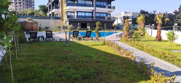 AVSALLAR'DA FULL AKTİVİTELİ SİTE İÇİNDE 1+1 SIFIR EŞYALI 65 m2