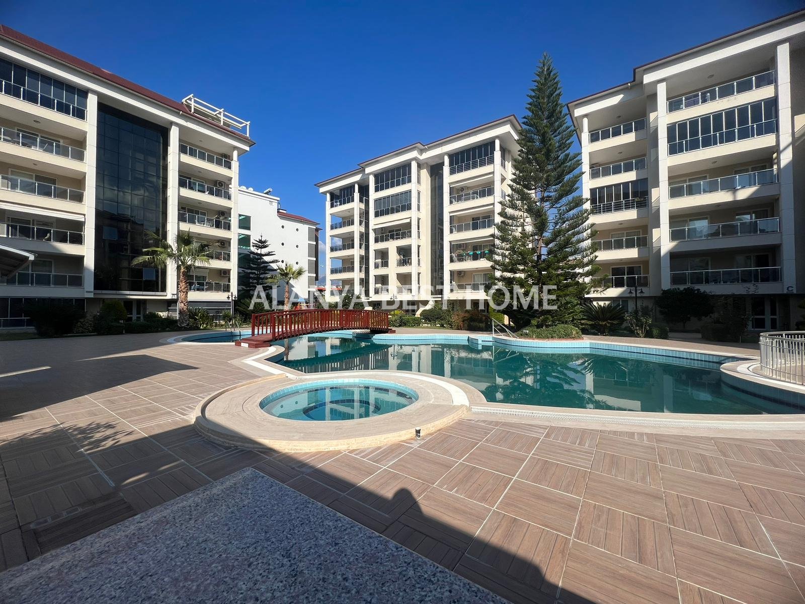 KESTEL'DE DENİZE 100 MT MESAFEDE AKTİVİTELİ SİTE İÇERİSİNDE 2+1 EŞYALI DAİRE