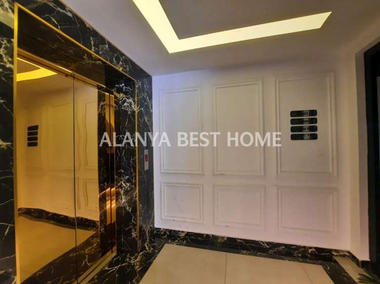 ALANYA ŞEHİR MERKEZİNDE SİTE İÇERİSİNDE 3+1 AYRI MUTFAKLI EŞYALI SATILIK DAİRE