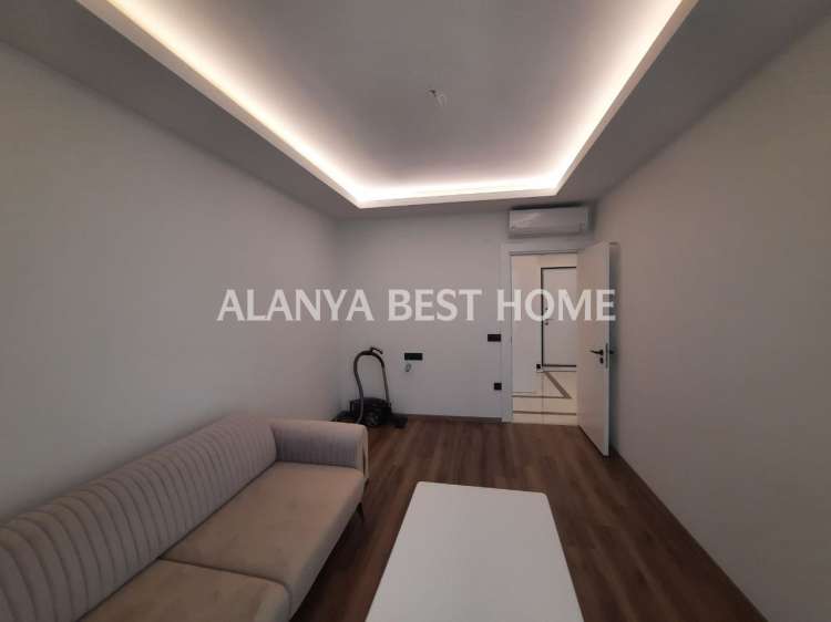 ALANYA ŞEHİR MERKEZİNDE SİTE İÇERİSİNDE 3+1 AYRI MUTFAKLI EŞYALI SATILIK DAİRE