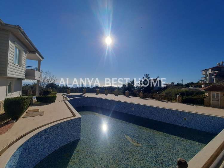 BÜYÜKHASBAHÇE'DE SİTE İÇERİSİNDE DENİZ VE KALE MANZARALI VATANDAŞLIĞA UYGUN 3+1 VİLLA