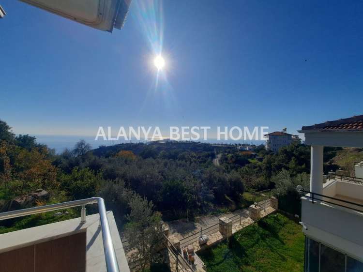 BÜYÜKHASBAHÇE'DE SİTE İÇERİSİNDE DENİZ VE KALE MANZARALI VATANDAŞLIĞA UYGUN 3+1 VİLLA