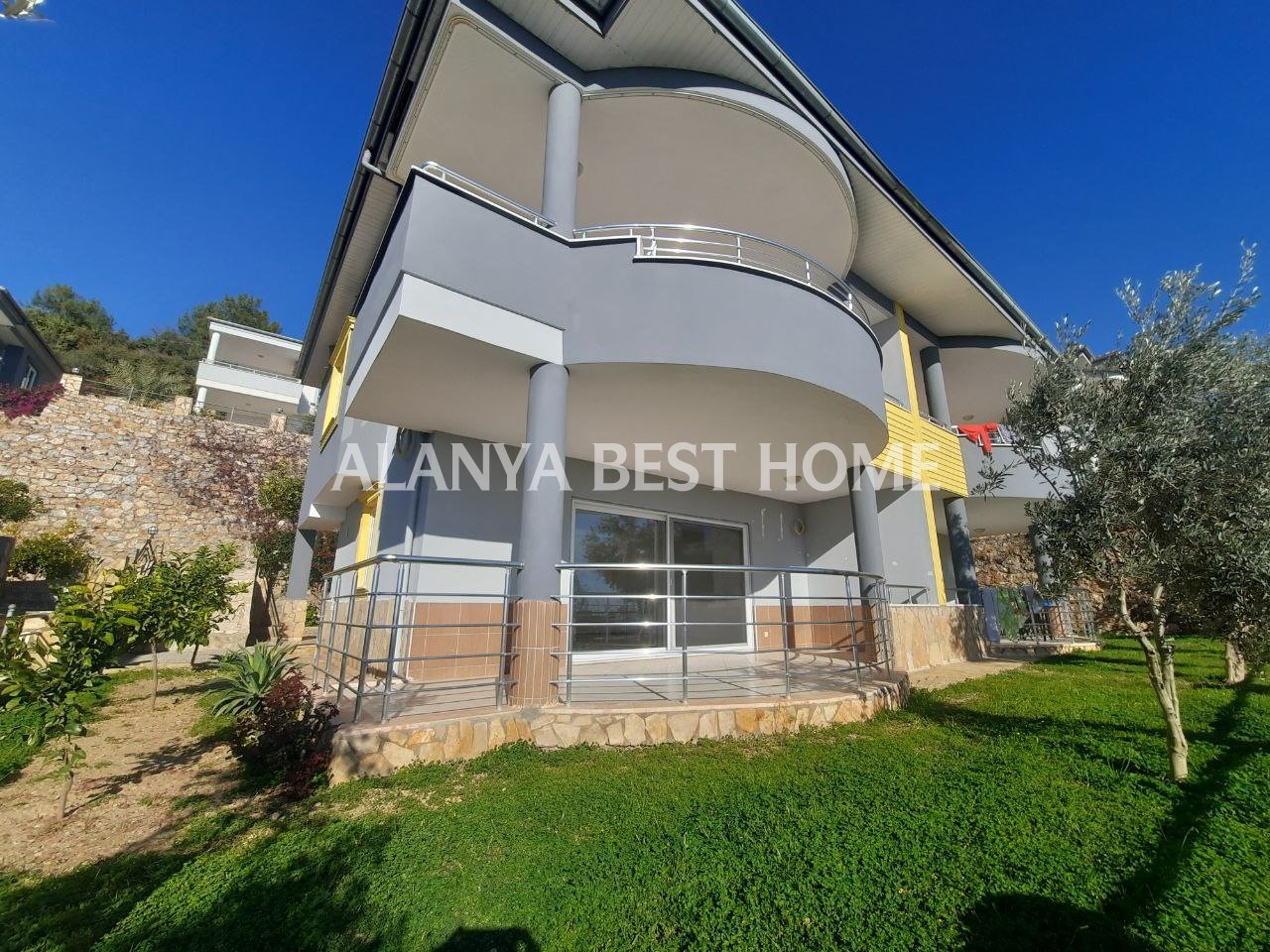 BÜYÜKHASBAHÇE'DE SİTE İÇERİSİNDE DENİZ VE KALE MANZARALI VATANDAŞLIĞA UYGUN 3+1 VİLLA