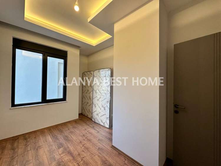 OBA'DA AKTİVİTELİ SİTE İÇERİSİNDE 2+1 AYRI MUTFAKLI EŞYALI SATILIK DAİRE