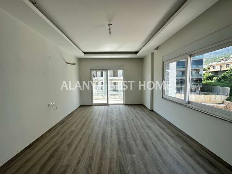 ALANYA YUKARI OBA'DA TEK BLOKLU HAVUZLU SİTE İÇERİSİNDE 3+1 AYRI MUTFAKLI DAİRE