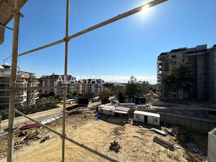 AVSALLAR'DA İNŞAATI DEVAM ETMEKTE OLAN FULL AKTİVİTELİ PROJEDE 1. KAT 1+1 SATILIK DAİRE